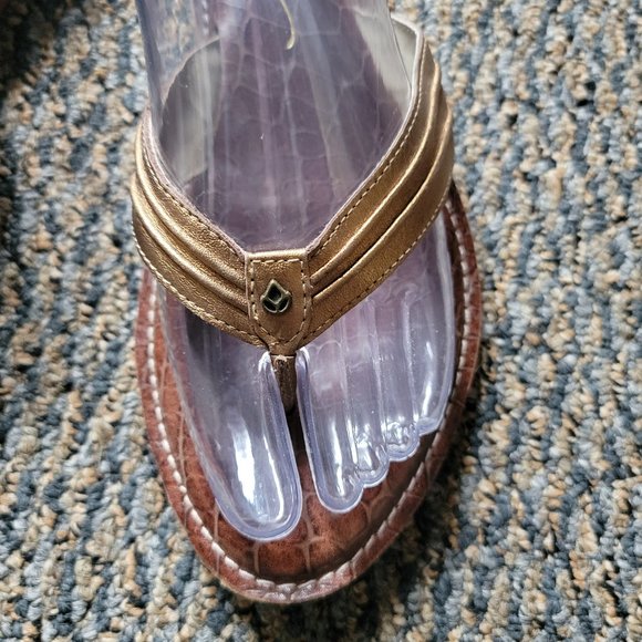 Gold Reef Cushion Thong Sandals Size 7.5 - Picture 8 of 14